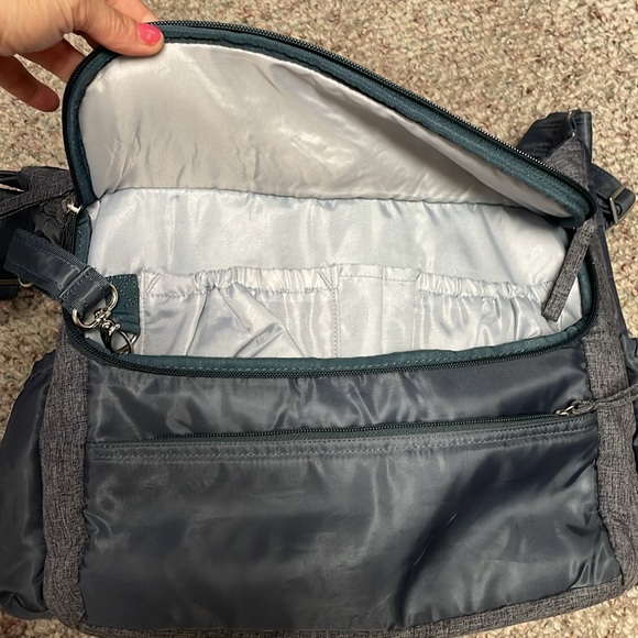 Lug travel tote in grey with long padded strap - Picture 2 of 13